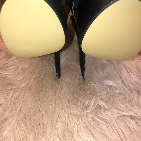 Shoe - Picture 3 of 5